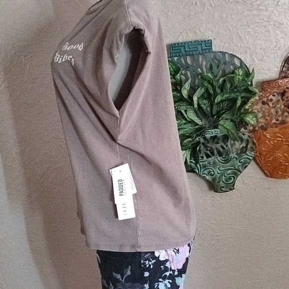 Top - Picture 3 of 5